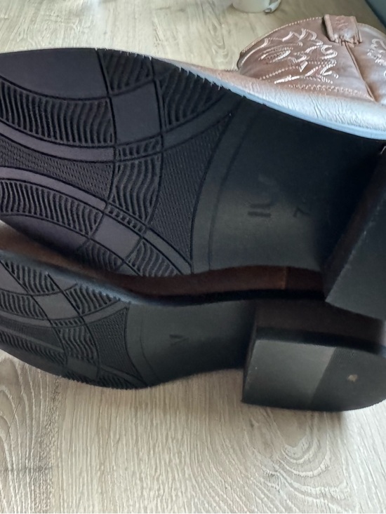 Classic Brown Cowboy Boots - Picture 2 of 7